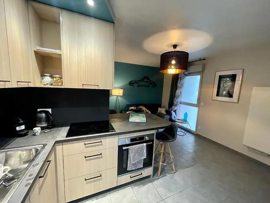 Elegant 45 M2 Lyon 6 + Garage. Idealement Situe 프랑스